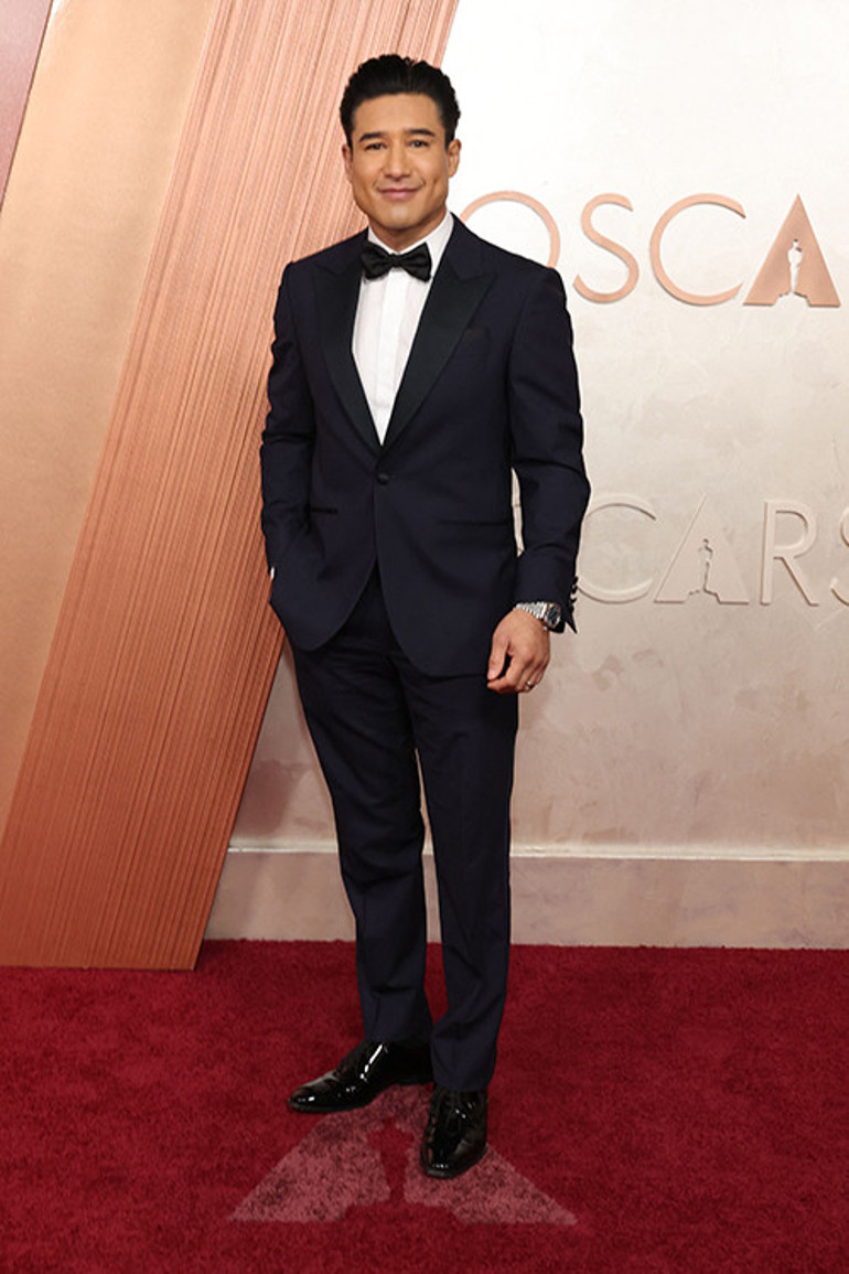 Görür görmez öpücüklere boğdu... Önce sevgilisinden izin aldı... Tıpkı 22 yıl önceki gibi