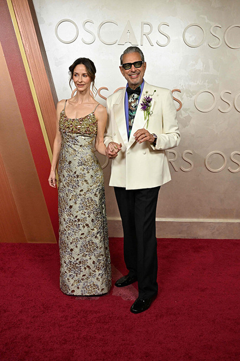 Görür görmez öpücüklere boğdu... Önce sevgilisinden izin aldı... Tıpkı 22 yıl önceki gibi