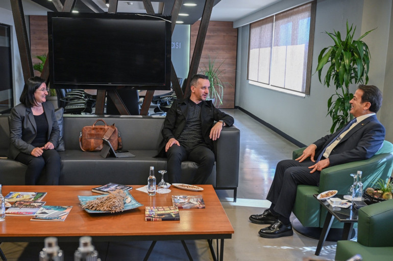 Büyükşehir’in kırmızı yolları… ATSO geç mi kalıyor Ali Çandır aday mı