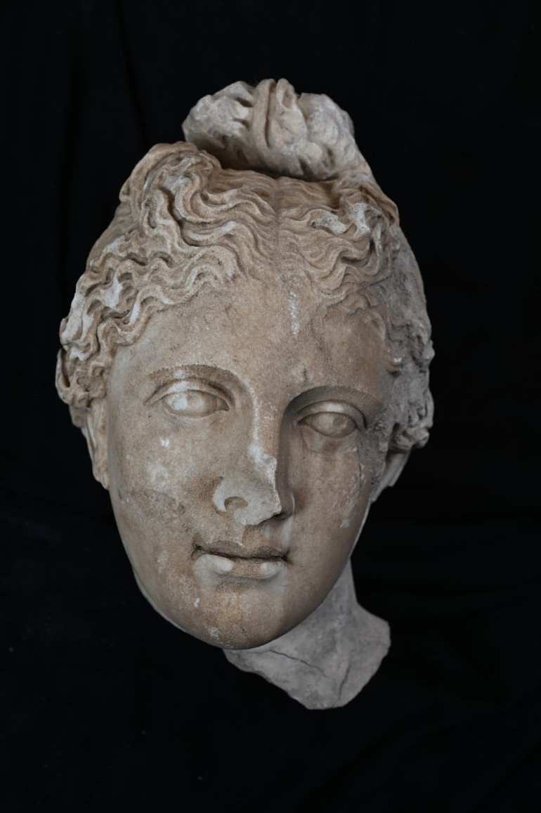 Mitolojide Zeus’un habercisi Hermesin heykeli Aspendos arkeoloji kazılarında bulundu