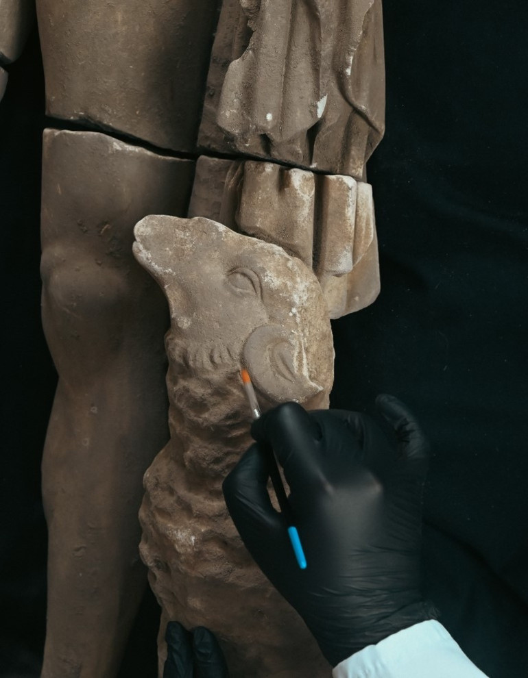 Mitolojide Zeus’un habercisi Hermesin heykeli Aspendos arkeoloji kazılarında bulundu