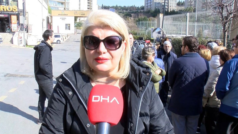 İstanbulda yüzde 100e varan aidat zamlarına isyan ettiler Site sakinleri arasında gerginlik yaşandı... Güvenlik tarafından durduruldular