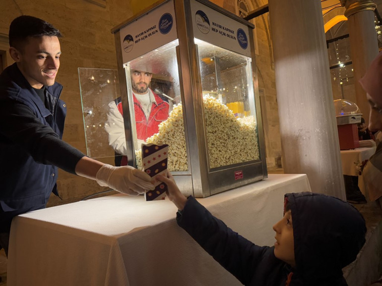 Üsküdarda ramazan coşkusu tarihi Valide-i Cedid Camiinde yaşatılıyor