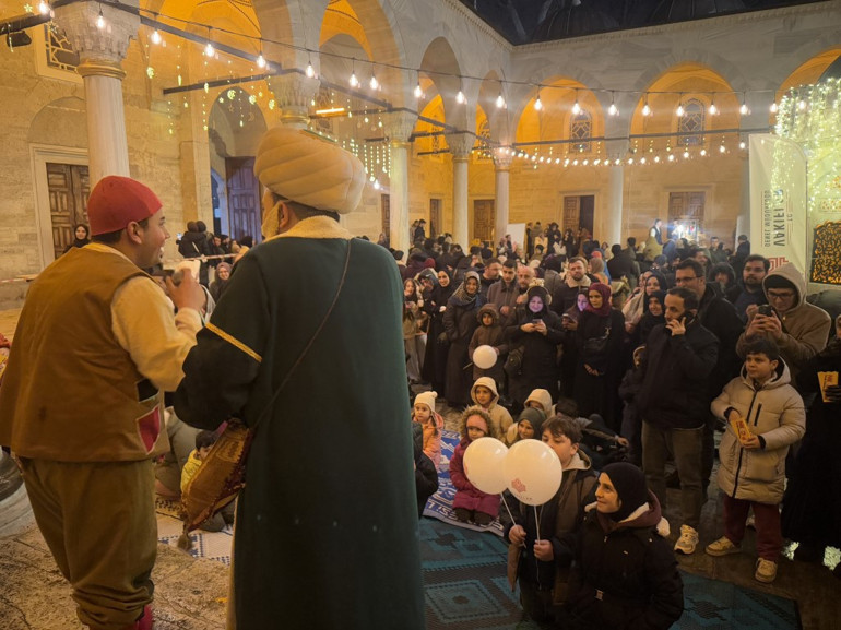 Üsküdarda ramazan coşkusu tarihi Valide-i Cedid Camiinde yaşatılıyor