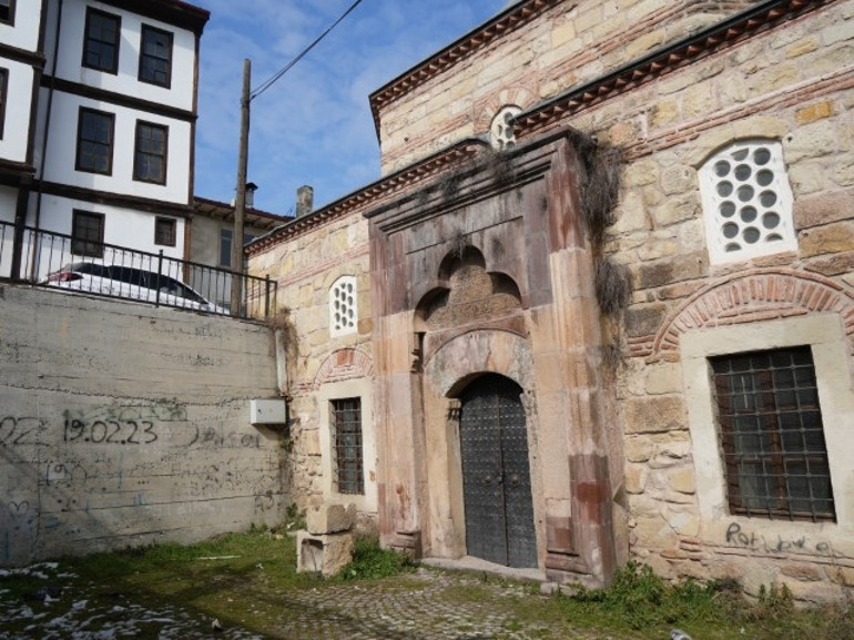 Kastamonuda evlerin altından çıkıyor Vatandaş canından bezdi... Ne zaman geleceği belli olmuyor
