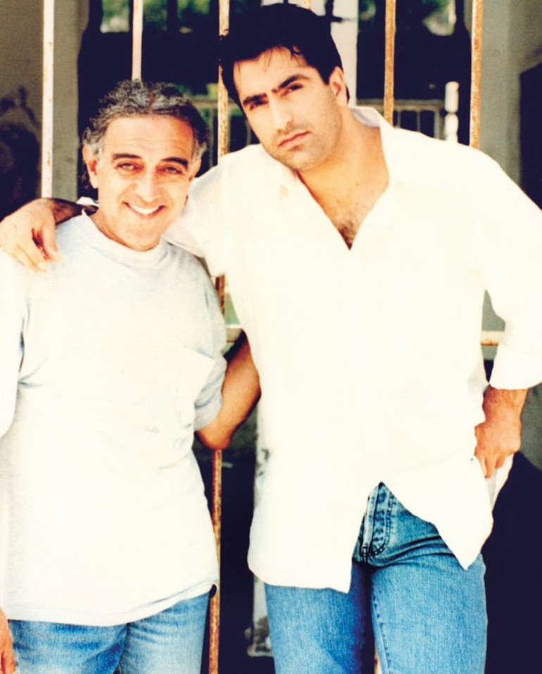 Dostları Cemal Reşit Reye akın etti... Türkü Akbayramdan babası Edip Akbayrama duygusal veda: Hoşça kal babacığım