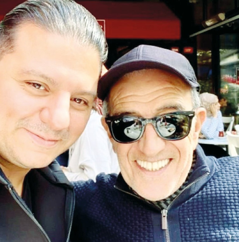 Dostları Cemal Reşit Reye akın etti... Türkü Akbayramdan babası Edip Akbayrama duygusal veda: Hoşça kal babacığım