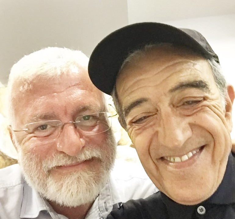 Dostları Cemal Reşit Reye akın etti... Türkü Akbayramdan babası Edip Akbayrama duygusal veda: Hoşça kal babacığım