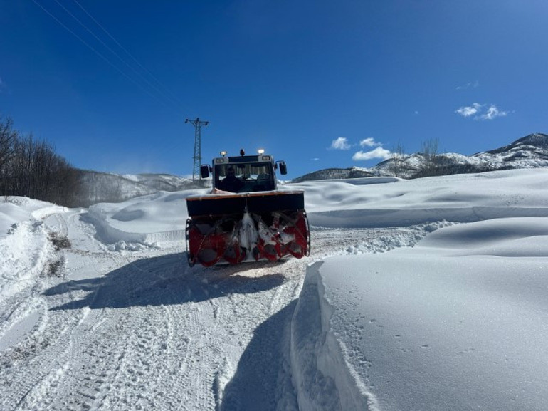 Mart kapıdan baktırdı: Yollar kapandı, eğitime ara verildi... Ekipler aralıksız mücadele veriyor