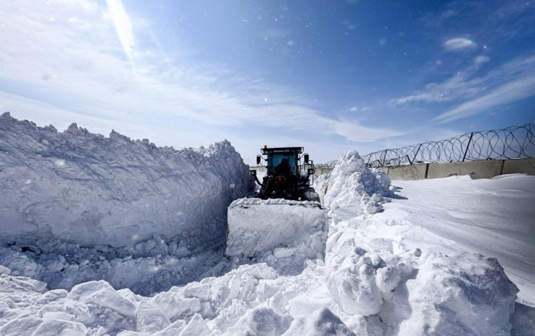 Mart kapıdan baktırdı: Yollar kapandı, eğitime ara verildi... Ekipler aralıksız mücadele veriyor