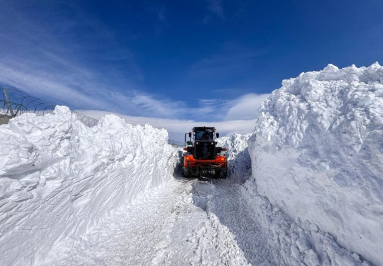 Mart kapıdan baktırdı: Yollar kapandı, eğitime ara verildi... Ekipler aralıksız mücadele veriyor