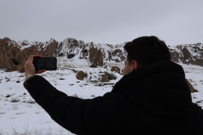 Dünyadaki Mars olarak adlandırılıyor... Eğribucak Kayalıkları beyaza büründü