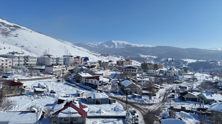 Mart kapıdan baktırdı: Yollar kapandı, eğitime ara verildi... Ekipler aralıksız mücadele veriyor