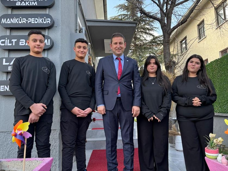Ön yargılara makas atıyorlar