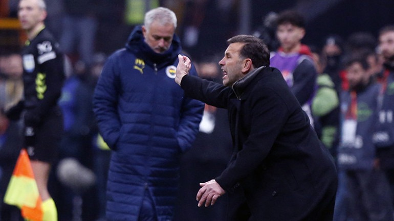 Hürriyet yazarları Futbol Konseyinde gündemi değerlendirdi: Eleştirdiğimiz Mourinhoya hepimizin özür borcu var | Okan Buruk, Galatasarayda yalnız adam