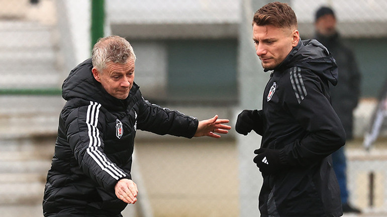 Hürriyet yazarları Futbol Konseyinde gündemi değerlendirdi: Eleştirdiğimiz Mourinhoya hepimizin özür borcu var | Okan Buruk, Galatasarayda yalnız adam