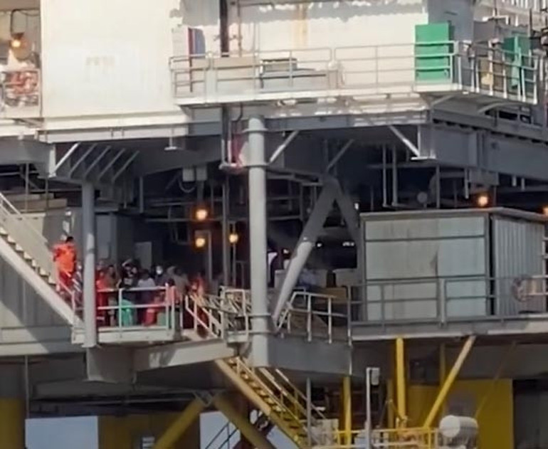 32 kişiyi Sea Watch kurtardı