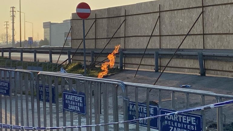 İnşaat çalışmasında 45 metre derine inilince sürprizle karşılaştılar: 3 gündür yanıyor