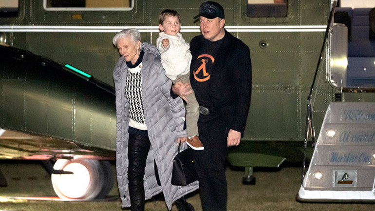 ABDyi karıştıran fotoğraf karesi Elon Muskın annesi başkanlık uçağında