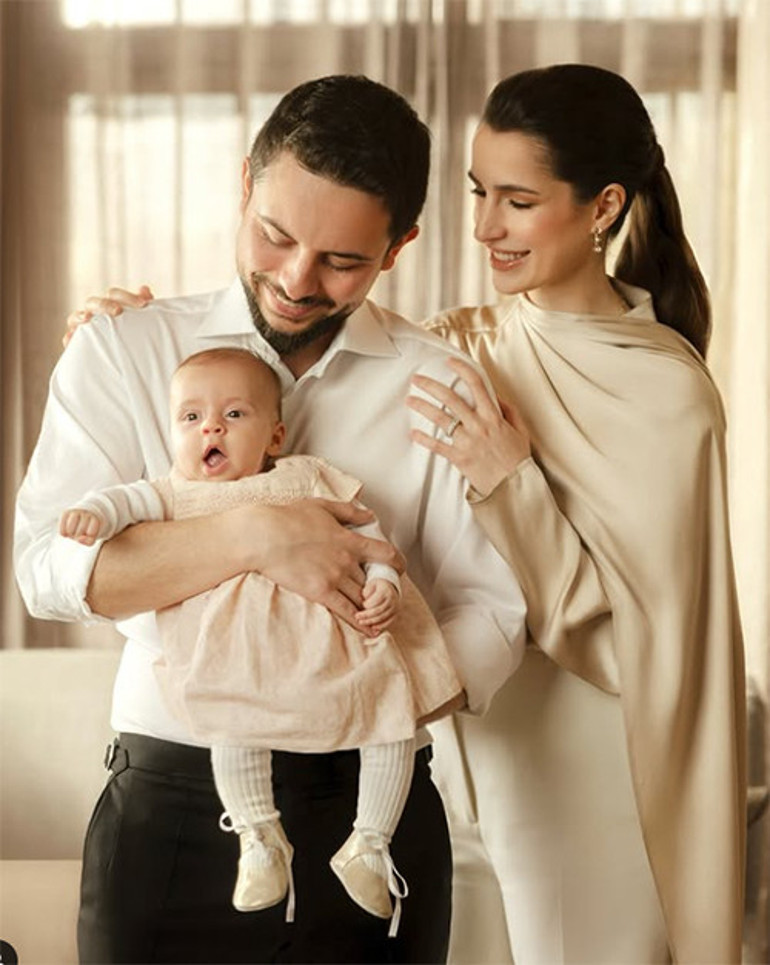 Kalabalık aile yemekte buluştu: Kaynanasının göz bebeği