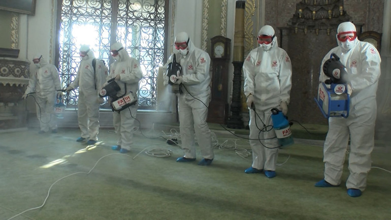 Hırka-i Şerif Camii gül suyuyla temizlendi; yarın ziyarete açılıyor