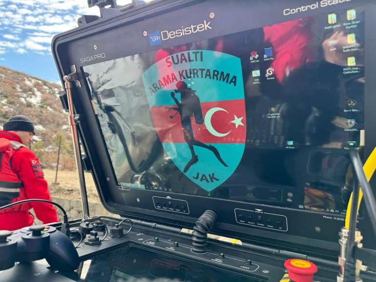 Kayıp öğretmen her yerde aranıyor Eşine Hakkını helal et diye mesaj attıktan sonra sırra kadem bastı