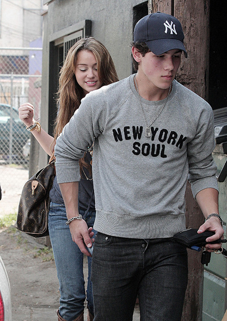 Yıllar geçti, gönül kapılarını başkaları çaldı... Ama onlar hiç unutulmadı: Ben aşkı seninle öğrendim