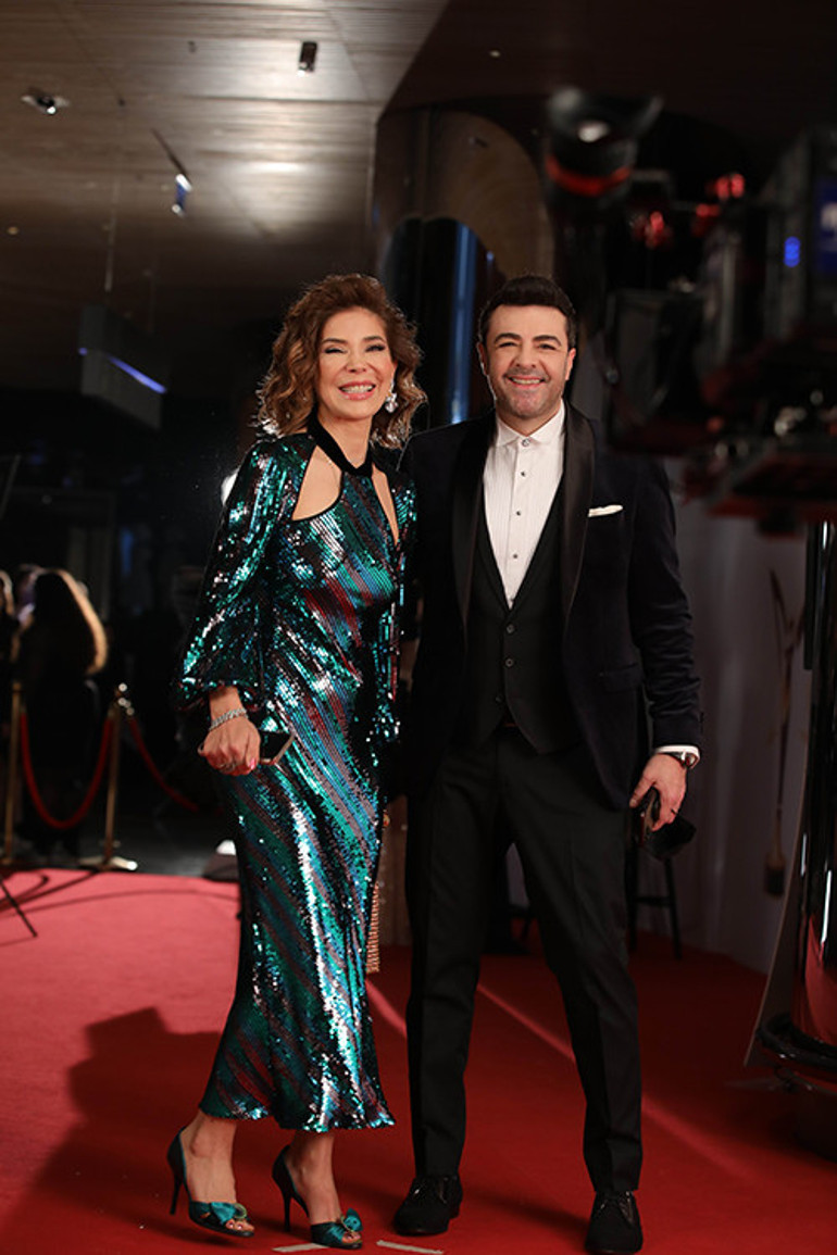 Yıllar geçti, gönül kapılarını başkaları çaldı... Ama onlar hiç unutulmadı: Ben aşkı seninle öğrendim