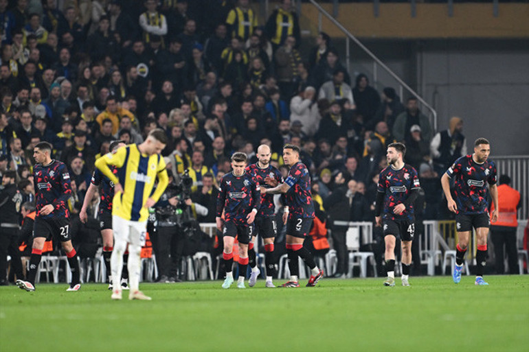 Kadıköydeki Rangers yenilgisi sonrası Mourinhoya sert eleştiri Çok yazık oldu Fenerbahçeye yakışmadı
