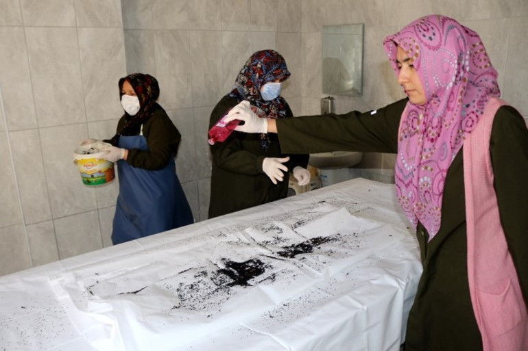 Yaptıkları meslek duyanları korkutuyor... | Bizi görünce insanların aklına ölüm geliyor