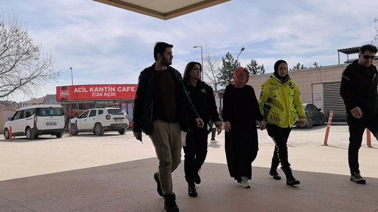 Hırsız kardeşin çarşaf oyunu Tanınmayacağını düşünüp planını uyguladı, bakın nasıl yakalandı... Önce mescide gitmiş...