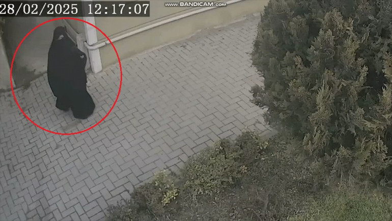 Hırsız kardeşin çarşaf oyunu Tanınmayacağını düşünüp planını uyguladı, bakın nasıl yakalandı... Önce mescide gitmiş...