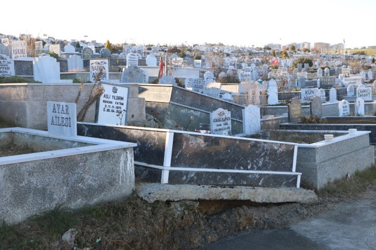 Samsunda şoke eden manzara: Mezarlar büyük hasar gördü