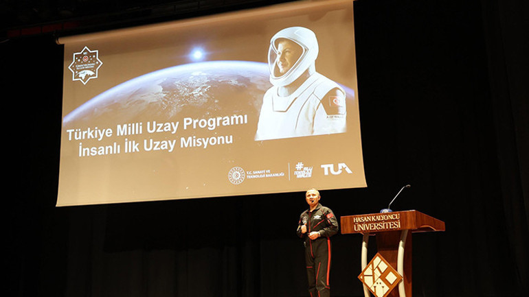 Alper Gezeravcı, Hasan Kalyoncu Üniversitesi öğrencileriyle buluştu