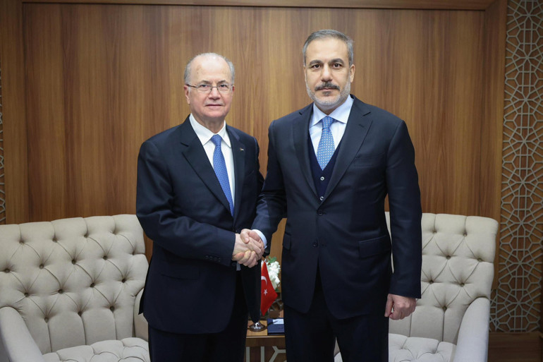 Dışişleri Bakanı Hakan Fidandan kritik temaslar