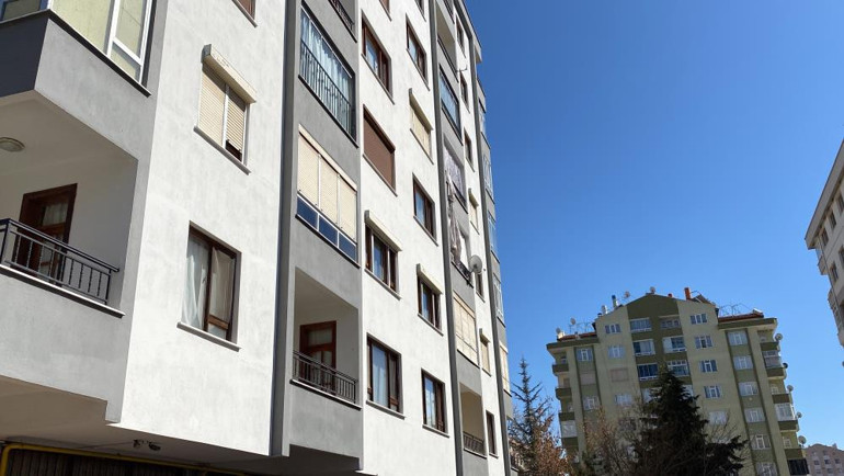 Çarşafları birbirine bağlayıp inmeye çalıştı: 19 yaşındaki genç kız ölümden döndü