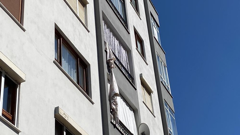 Çarşafları birbirine bağlayıp inmeye çalıştı: 19 yaşındaki genç kız ölümden döndü