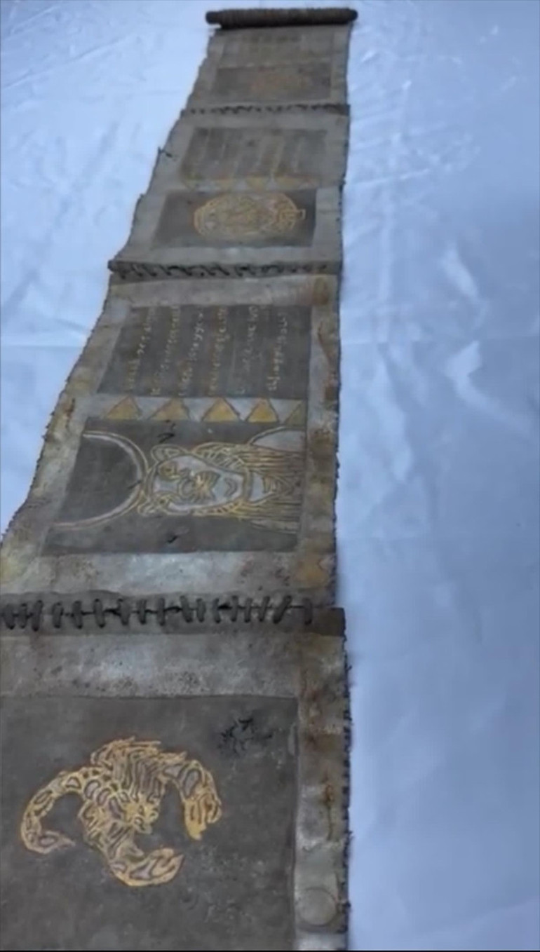 Değeri dudak uçuklattı Tam bin iki yüz yıllık... Deri üzerine altın yazmalı Tevrat ele geçirildi