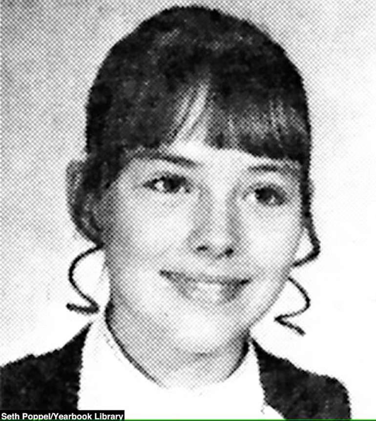 Bu pozları verirken her şeyden habersizdi… Güzellik yarışmasına katılınca hayatı değişti… Artık adını dünya biliyor