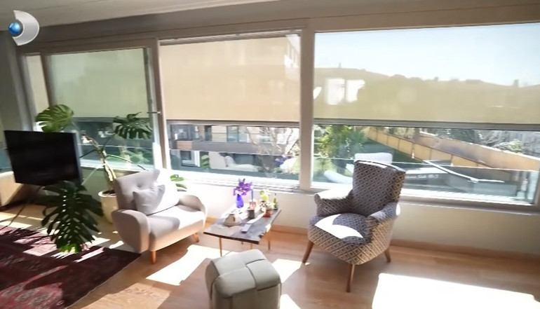 159 ülke gezdi evini getirdiği objelerle süsledi 70 ve 80lere damga vuran ünlü şarkıcı burada yaşıyor