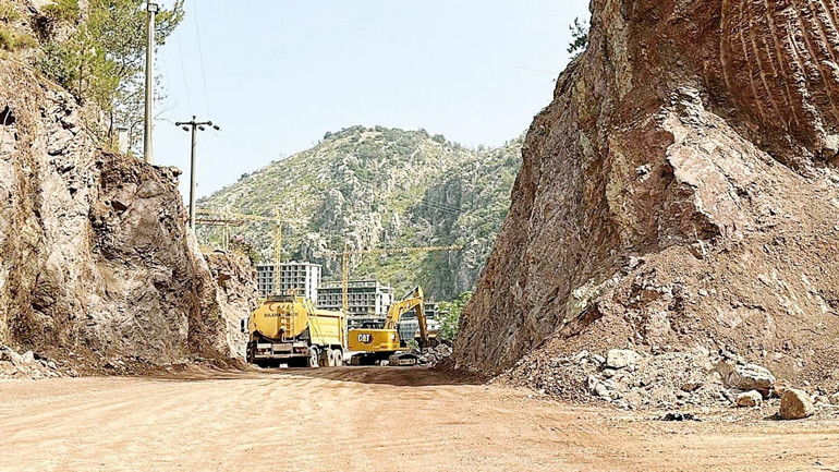 Belediyeden yıkım açıklaması: İnşaat sürüyor, Marmaris bekliyor