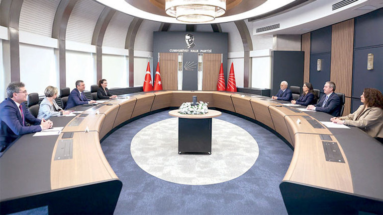 DEM Parti’den CHP’ye ziyaret... Özel’den İmralı yorumu: Karşı olmak ‘çözümüm yok’ demektir