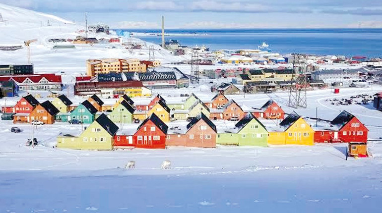 Orada bir takımada var uzakta