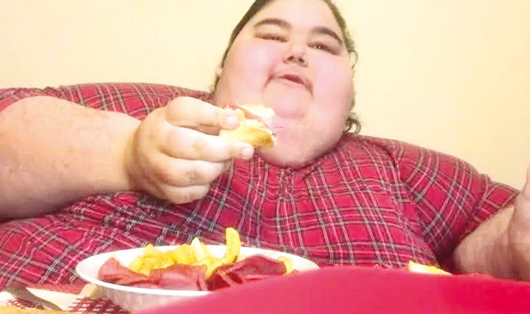 Orada bir takımada var uzakta