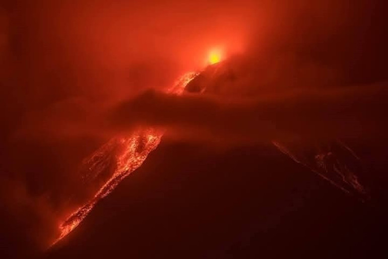Fuego Yanardağı patladı Yüzlerce aileye tahliye
