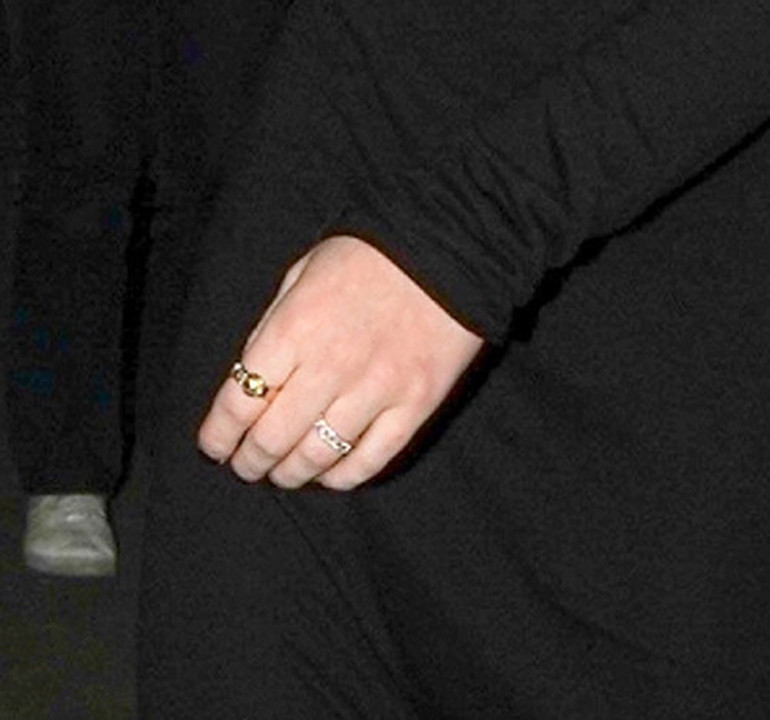 Kocasını boşayıp tenha sokaklarda kaçamak yapıyordu... Gizli aşk artık gece gezmelerinde