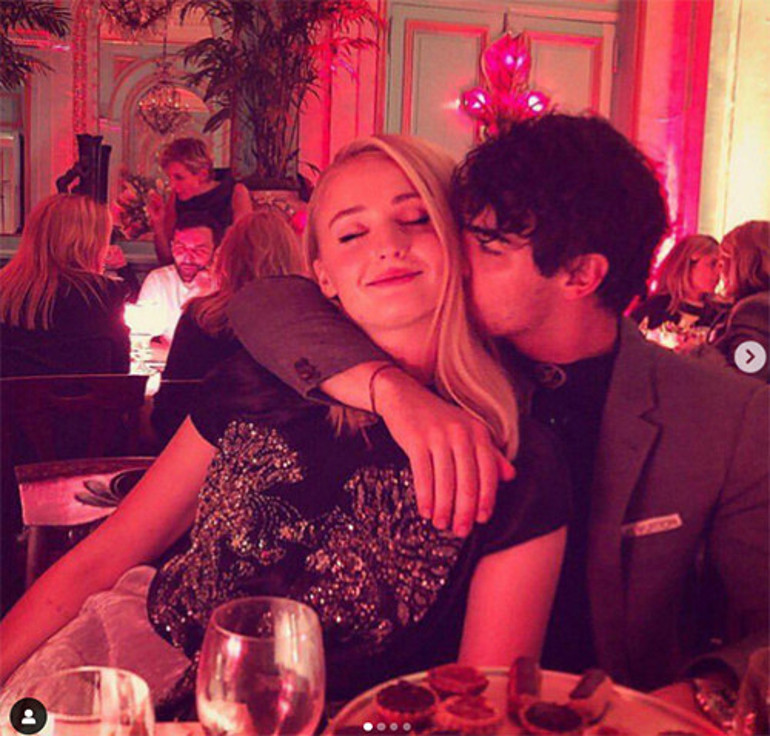 Kocasını boşayıp tenha sokaklarda kaçamak yapıyordu... Gizli aşk artık gece gezmelerinde