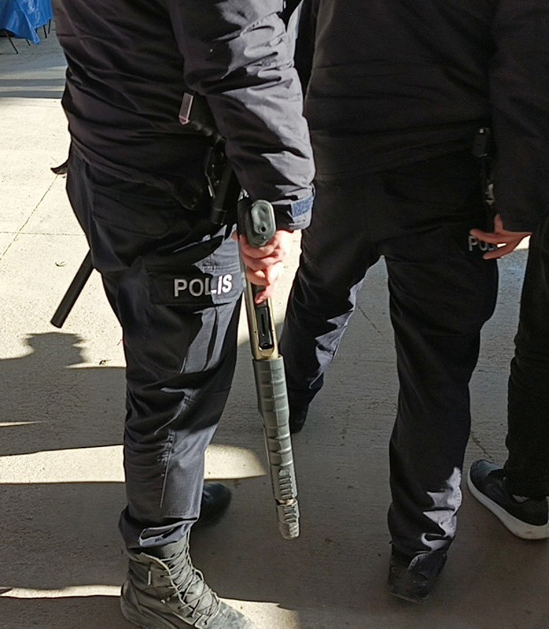 Burdurda dünürünün pazardaki tezgahını pompalı tüfekle bastı
