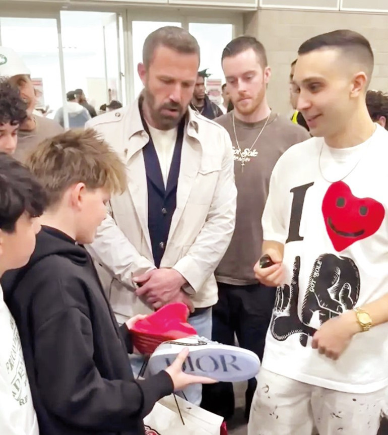 Mutfakta becerikli olduğu her halinden belli