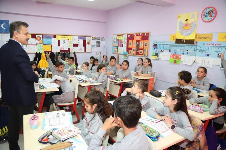 Getireceğim dedi ve getirdi: Sınıf başkanı Hatice, arkadaşlarına verdiği sözü tuttu